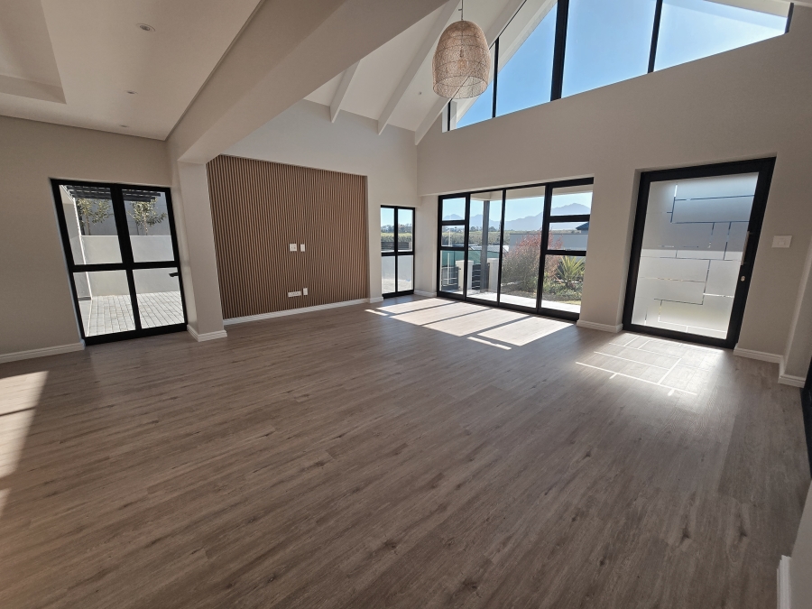 4 Bedroom Property for Sale in Kingswood Golf Estate Western Cape